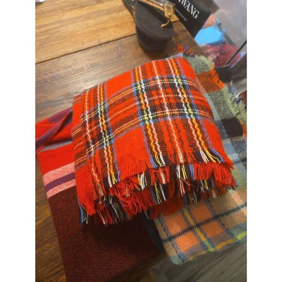 Lot of 3 womens scarfs one jcrew warm - Picture 4 of 5